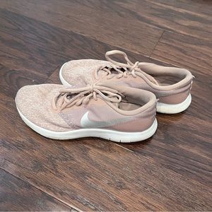 Womens Size 8 pink Nikes